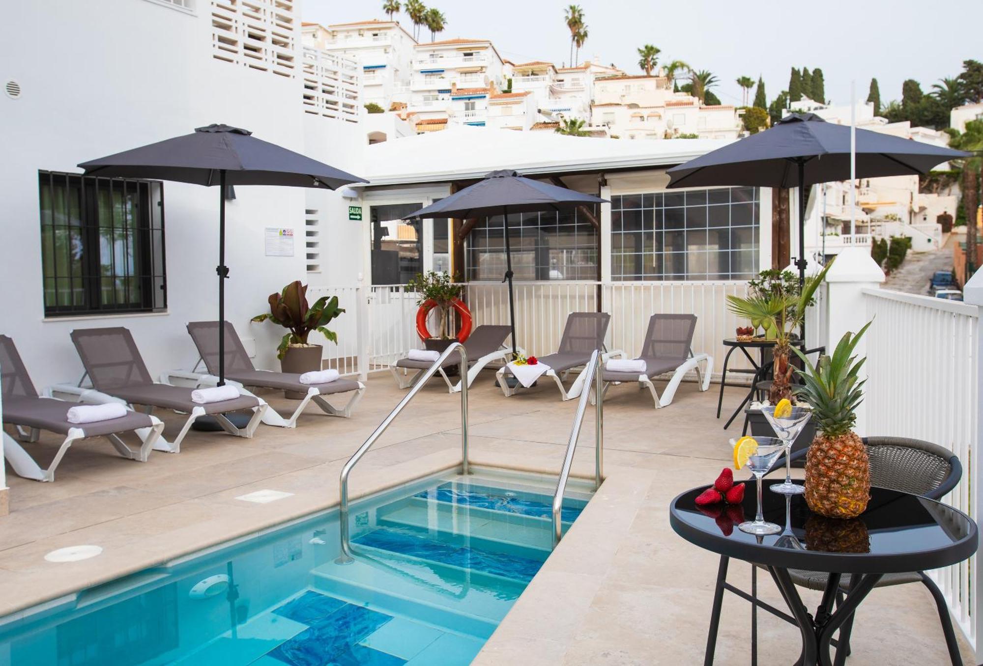 Boutique Rooms Playa Burriana Nerja Exterior foto