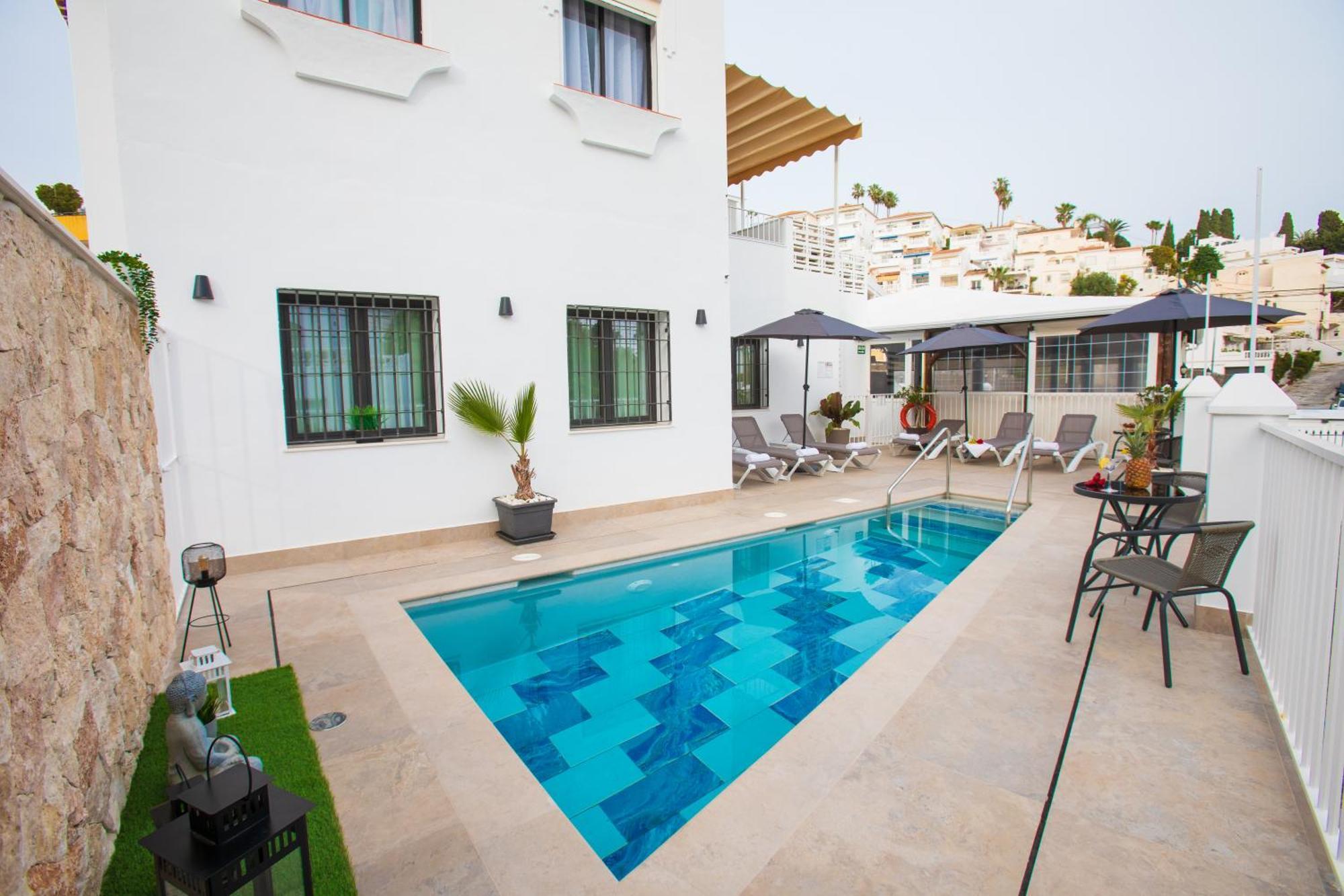 Boutique Rooms Playa Burriana Nerja Exterior foto