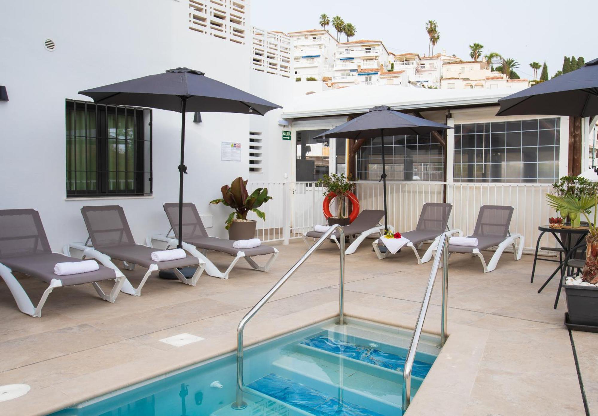 Boutique Rooms Playa Burriana Nerja Exterior foto